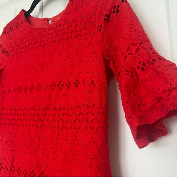 Red lace shift dress with flare sleeves - Picture 2 of 3